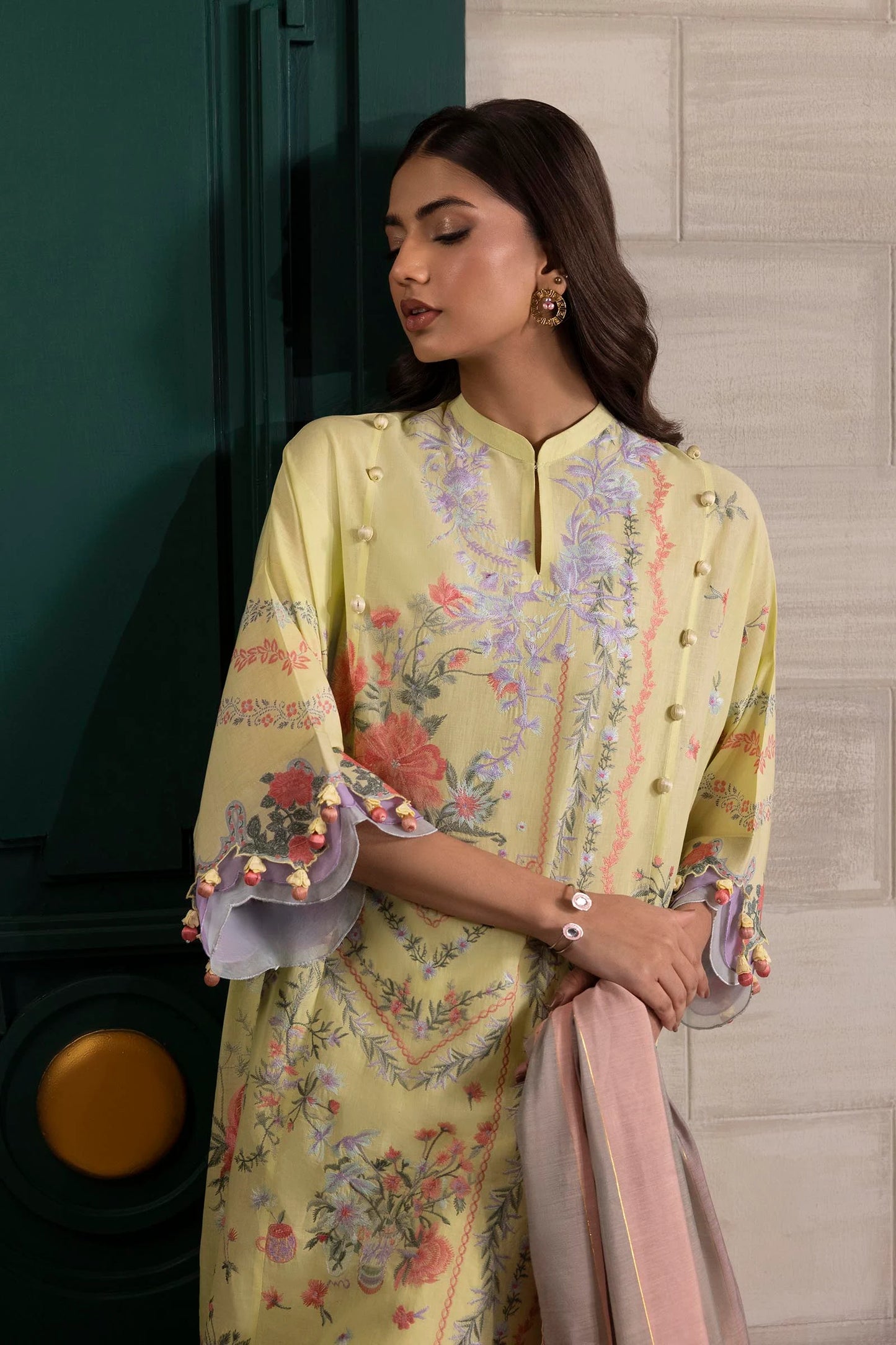 Unstitched 3 Pcs Embroidered Lawn Suit  SSS-102