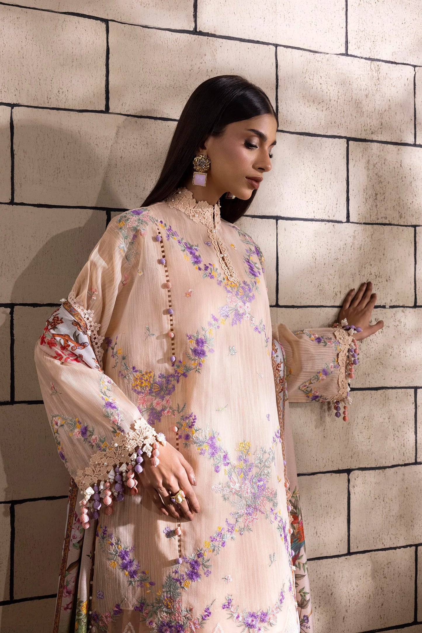 Unstitched 3 Pcs Embroidered Lawn Suit  SSS-103