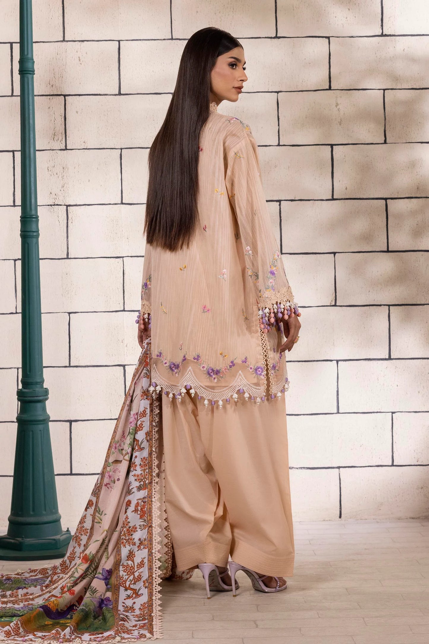 Unstitched 3 Pcs Embroidered Lawn Suit  SSS-103