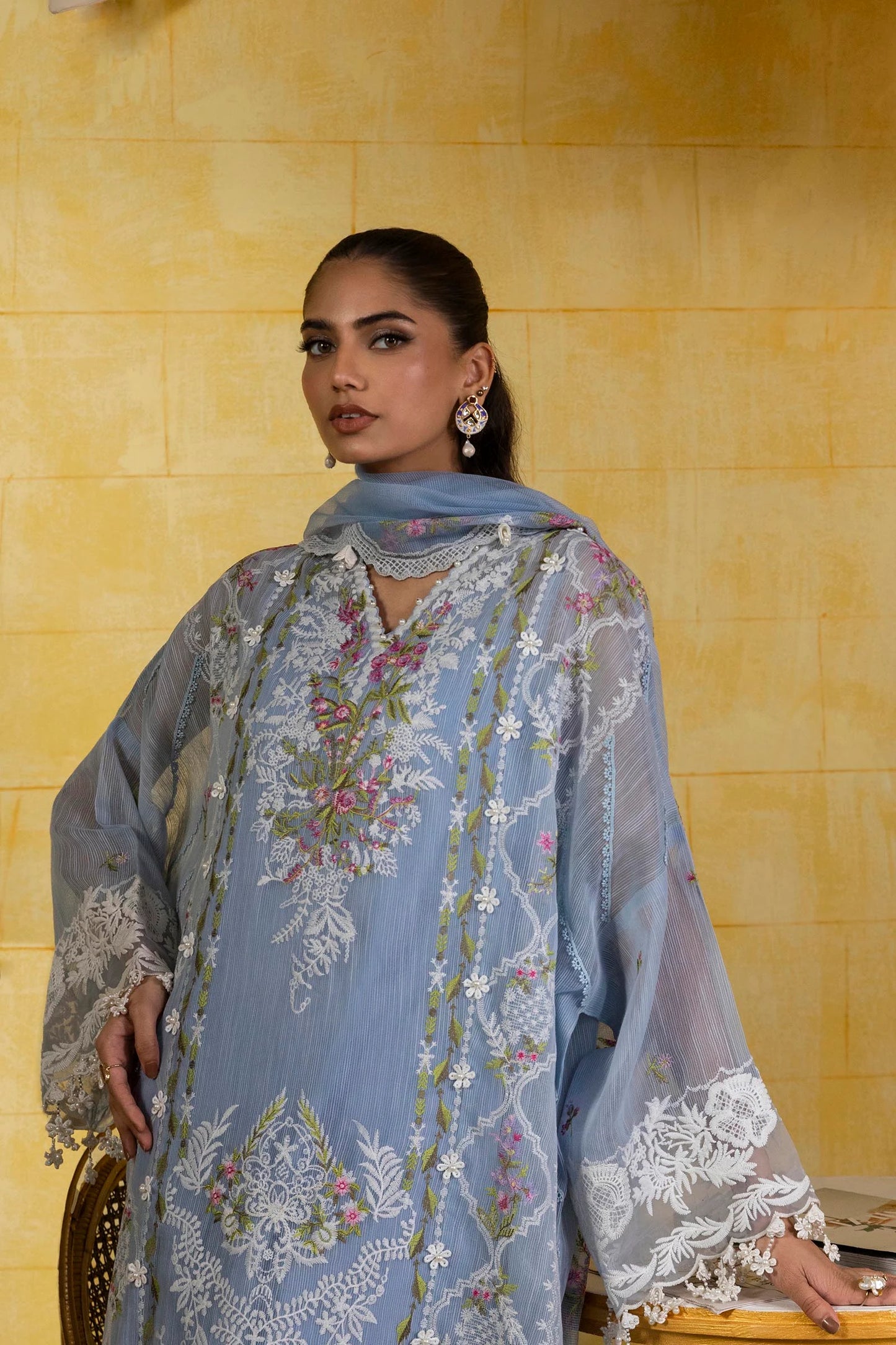 Unstitched 3 Pcs Embroidered Lawn Suit  SSS-118